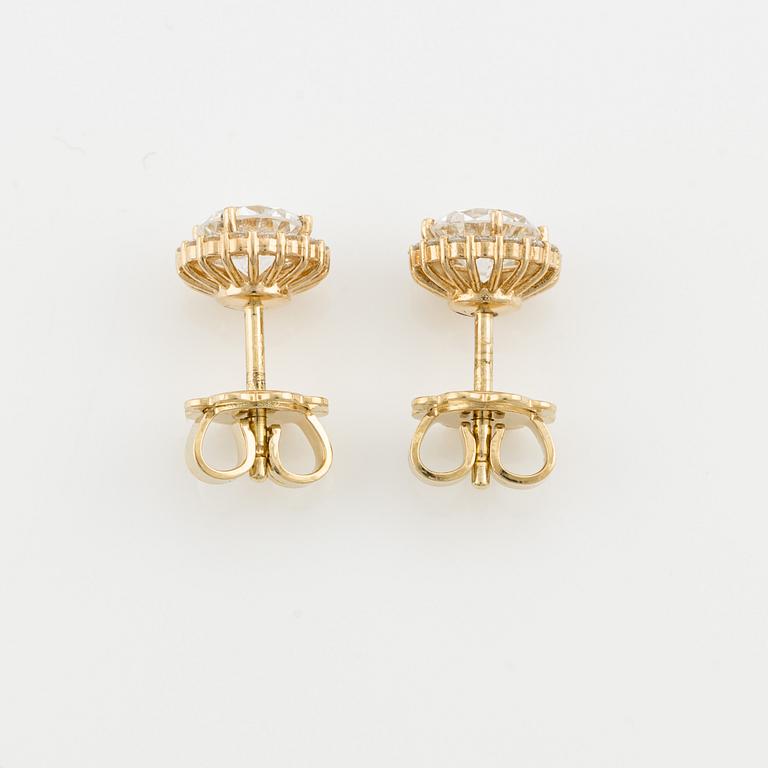 Earrings with brilliant-cut diamonds, including IGI report.