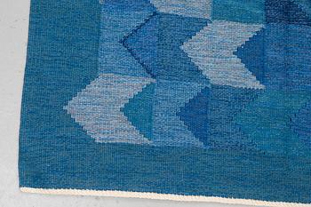 Brita Grahn, a carpet, "Blåvinge", flat weave, ca 282 x 202,5 cm, signed Brita Grahn.