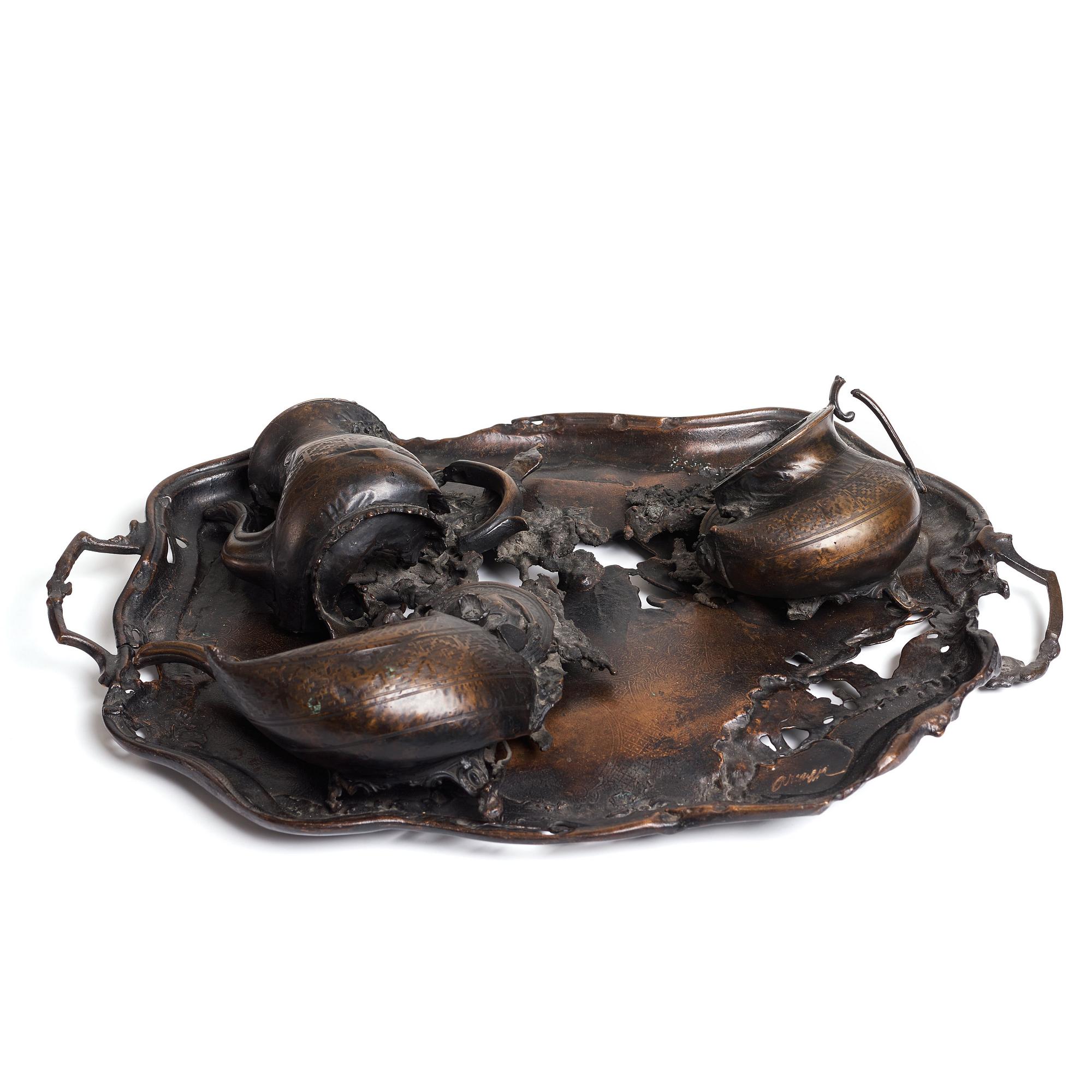 Fernandez Arman, Bricka med teservis ur serien "Burned furniture".