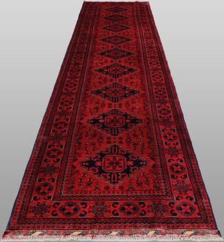 Gallerimatta, Afghan, 391 x 87 cm.