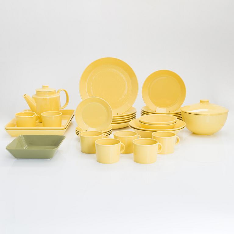 Kaj Franck, a 35-piece tableware set of 'Teema'. Marked Iittala Teema Arabia Finland.