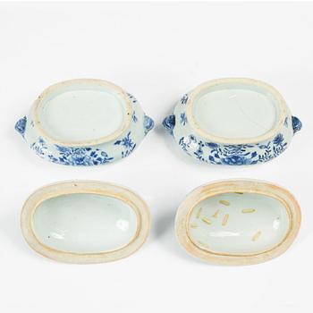Terriner med lock, ett par, kompaniporslin, Qingdynastin, Qianlong (1736-95).