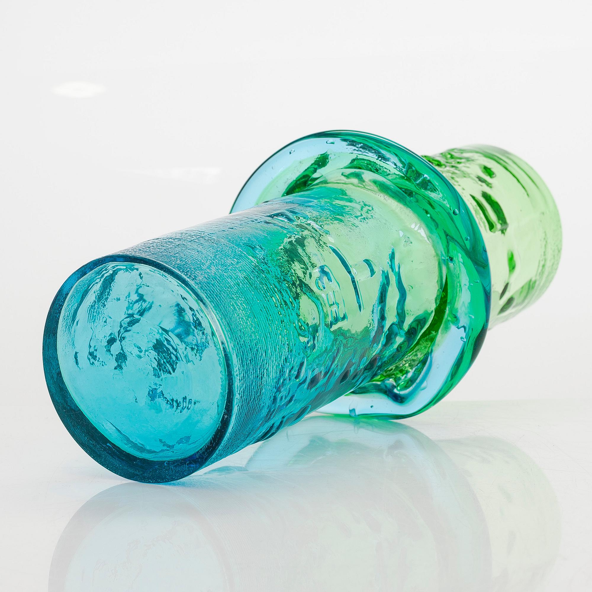 Oiva Toikka, vas, "Tvåstegsvas", modell N 480, signerad Oiva Toikka, Nuutajärvi Notsjö.  I produktion 1967-1969.