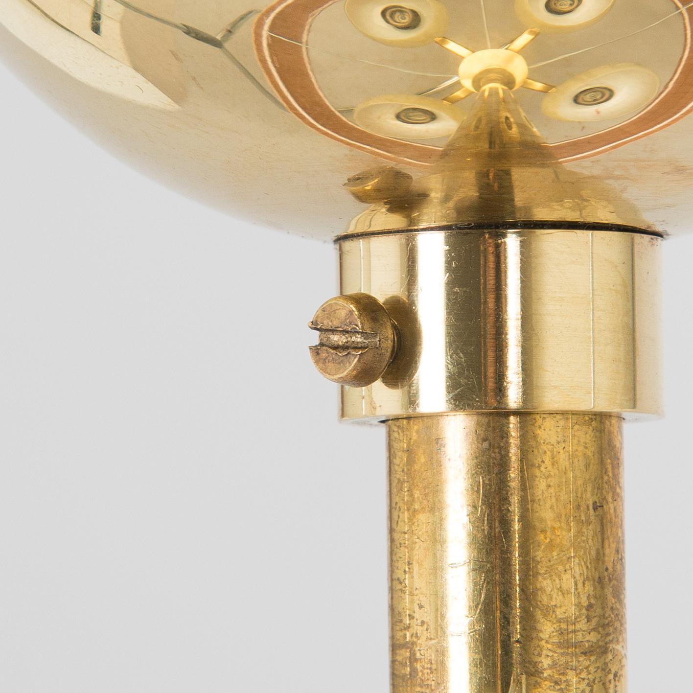 Paavo Tynell, kattovalaisin, malli 1359/4 Taito 1900-luvun puoliväli.