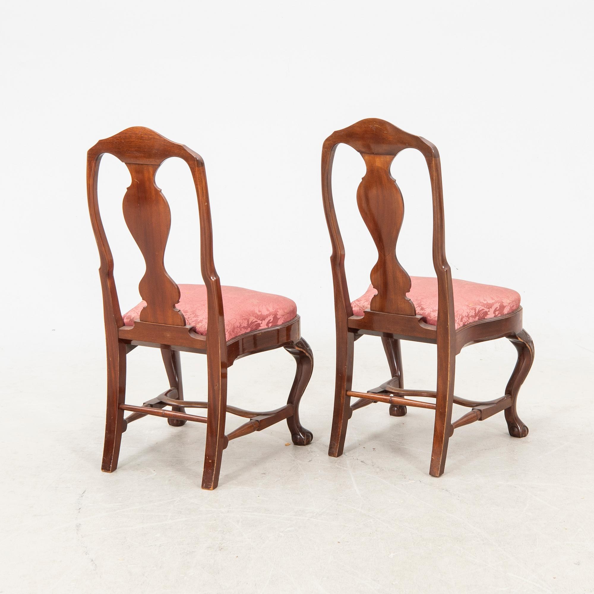 A mahogany 17 pcs Chippendale dining set first half of the 20th century.