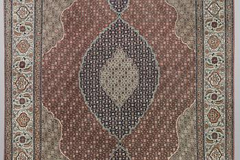 A carpet, Tabriz, part silk, 50 raj, ca 414 x 300 cm.