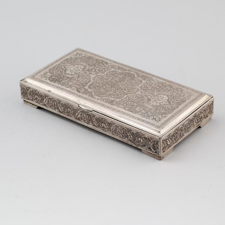 DOSA, silver, sannolikt 1900-tal. Vikt ca 297 g.