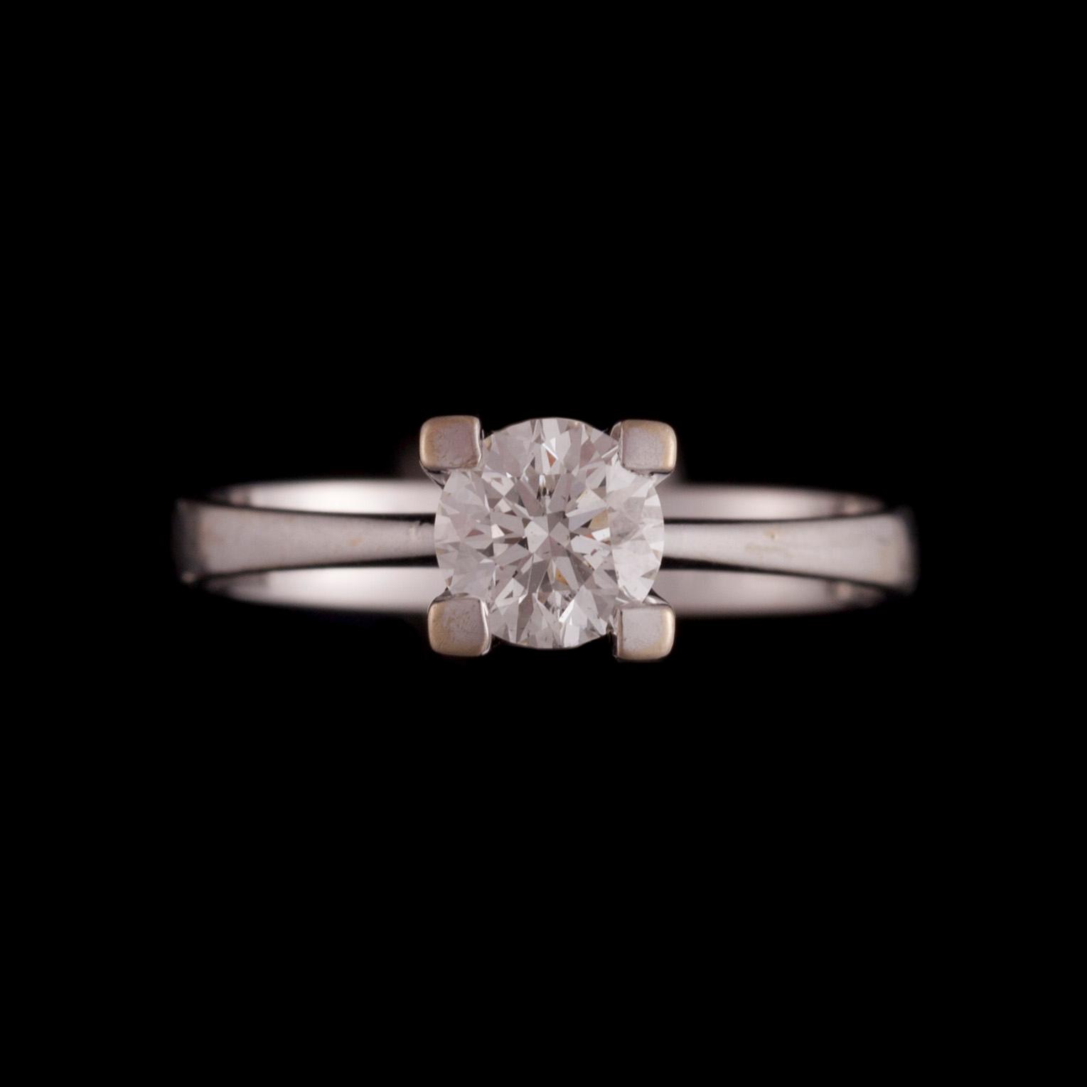 RING, 18K vitguld, diamant. Gulaylar. Vikt ca 3,0 g.