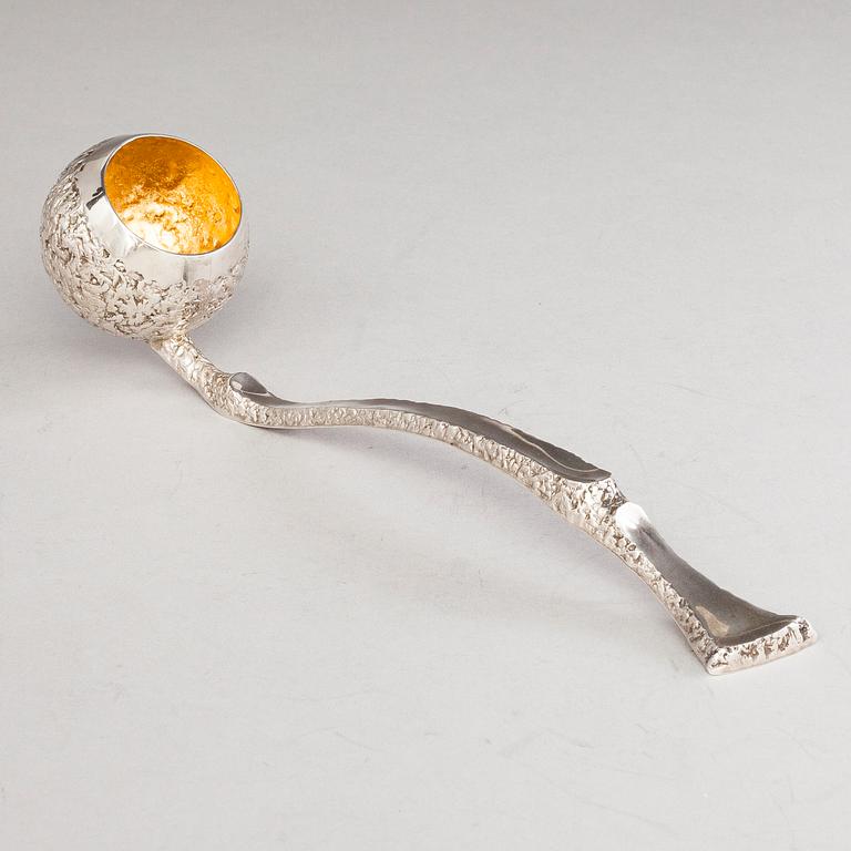 PEKKA TURTIAINEN, Bålskål med bålslev och bägare, 6 st, silver, stämpelsignerade Pekka Turtiainen, Helsingfors 1984.