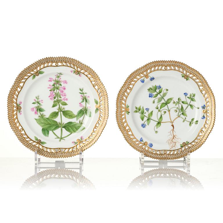 A set of 12 Royal Copenhagen 'Flora Danica' lunch plates, Denmark, 1889-1922.