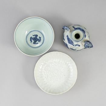 A Chickenpot, a bowl and a dish, Ming dynasty (1368-1644).