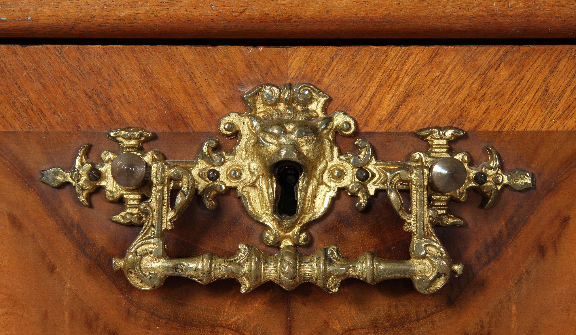 CHIFFONJÉ, nyrenässans, omkring sekelskiftet 1800/1900.