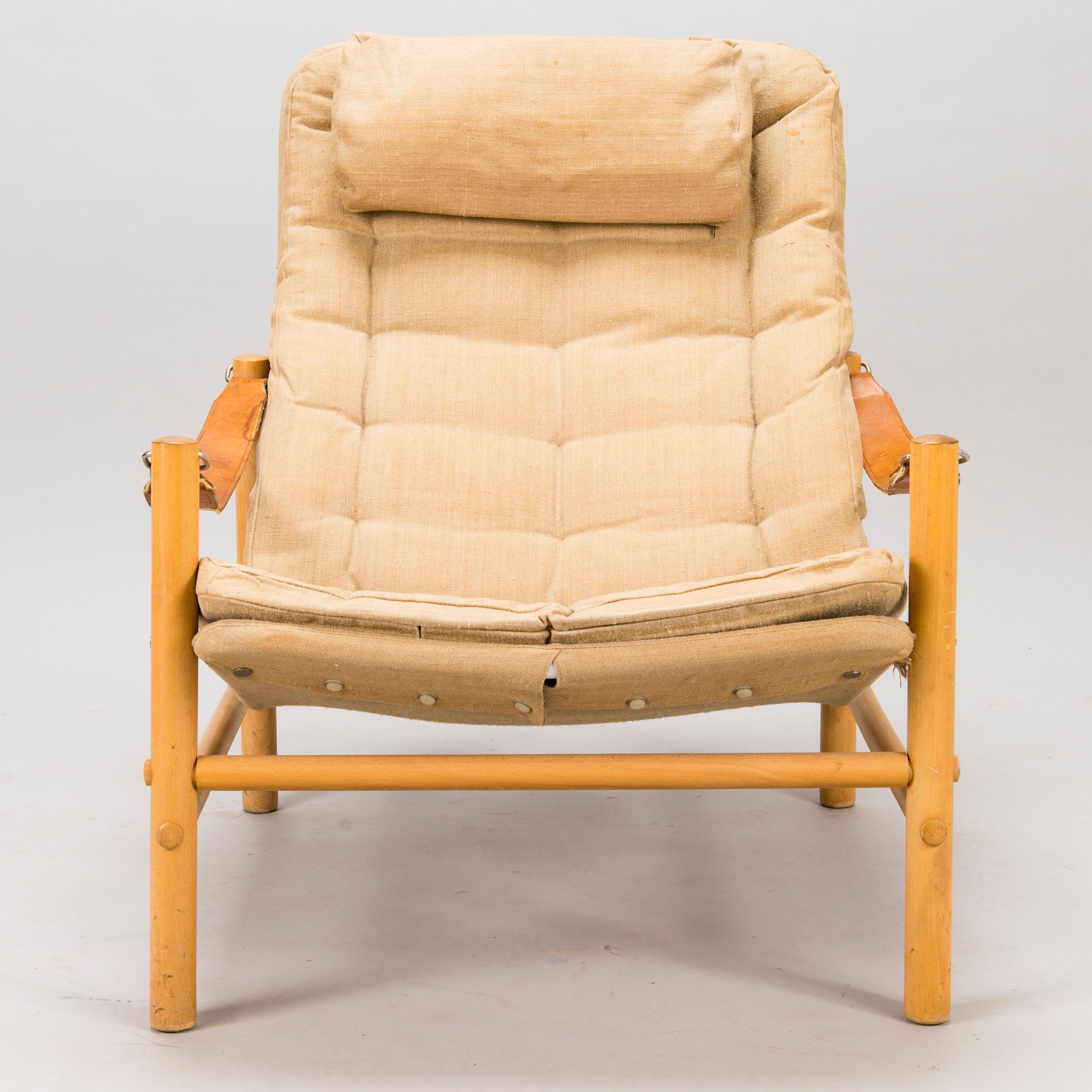 BROR BOIJE, A pair of 'Junker' easy chairs and an ottoman for Dux, Sweden, latter half of the 20th Century.
