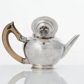 Jonas Thomasson Ronander, tekanna, silver, Stockholm 1756. Rokoko.