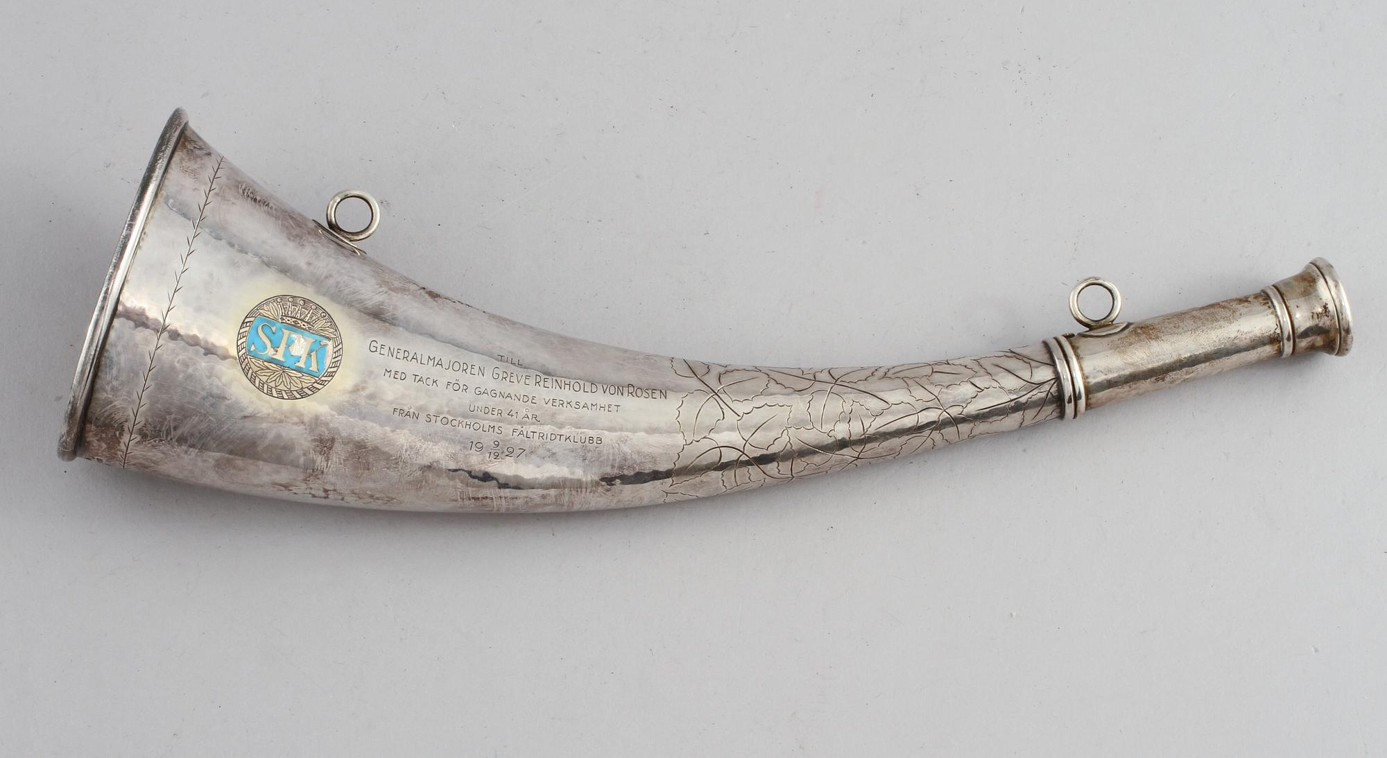 JAKTHORN, silver, CG Hallberg, 1927. Total vikt ca 262 g.