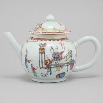 An 18th century Chinese porcelain tea pot.