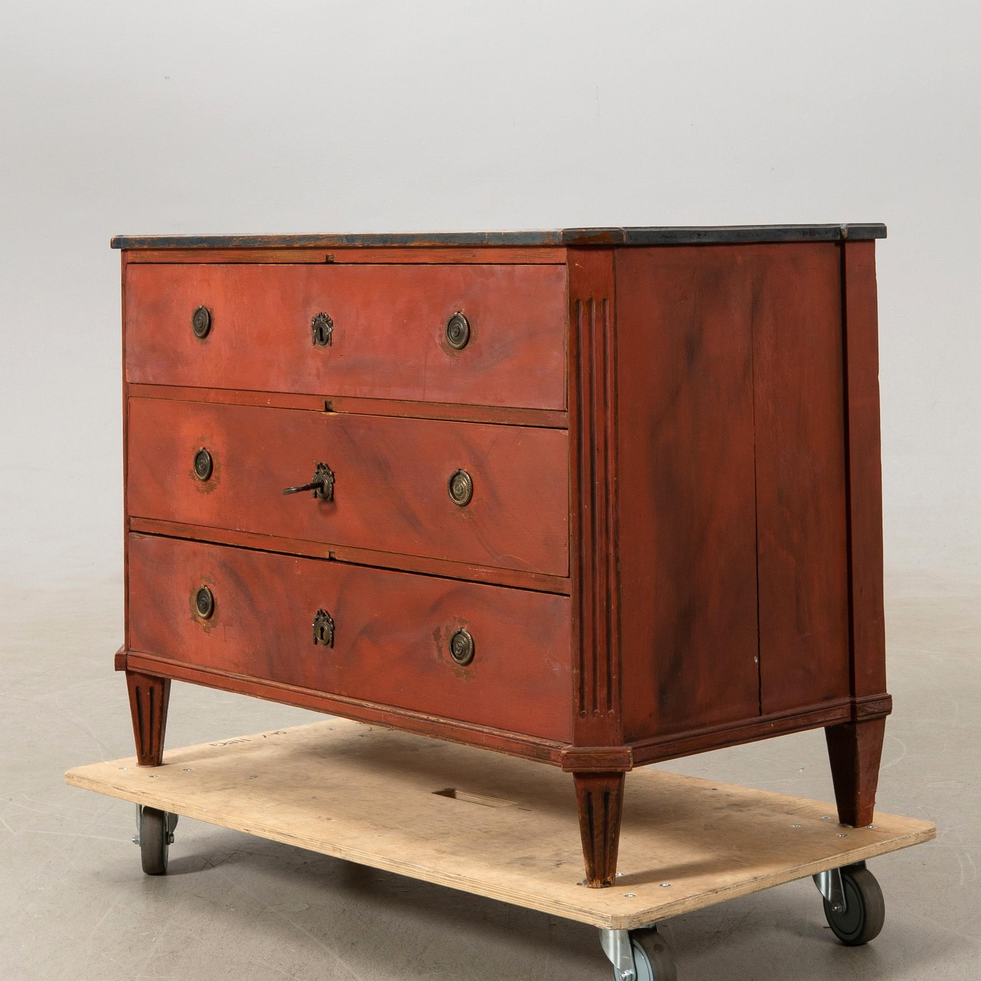 Bureau in the Gustavian style, 19th century.