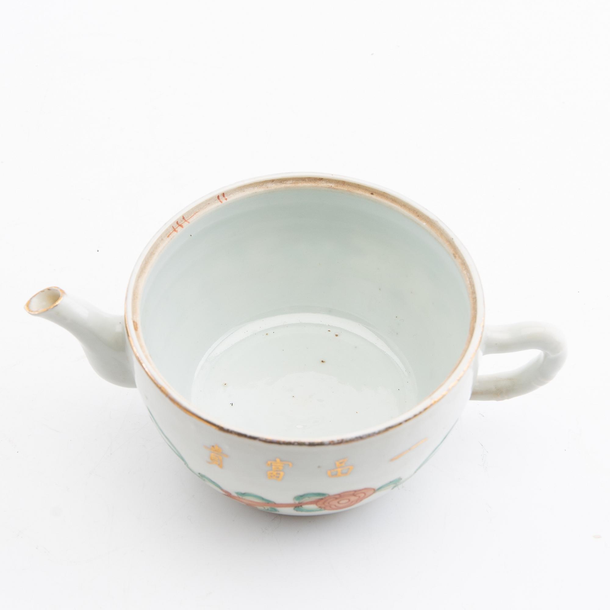 A set of three differently decorated tea pots with covers, Qing dynasty, 18century and 20th century.