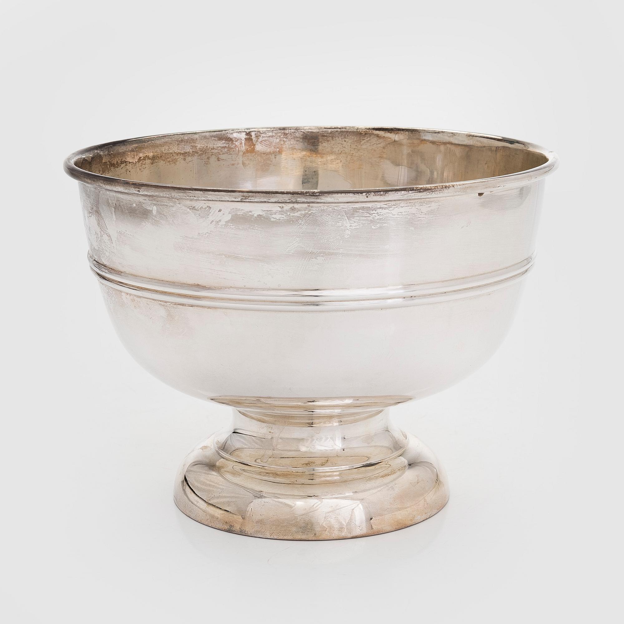 A sterling silver bowl, Elkington & Co Ltd Birmingham England 1935.