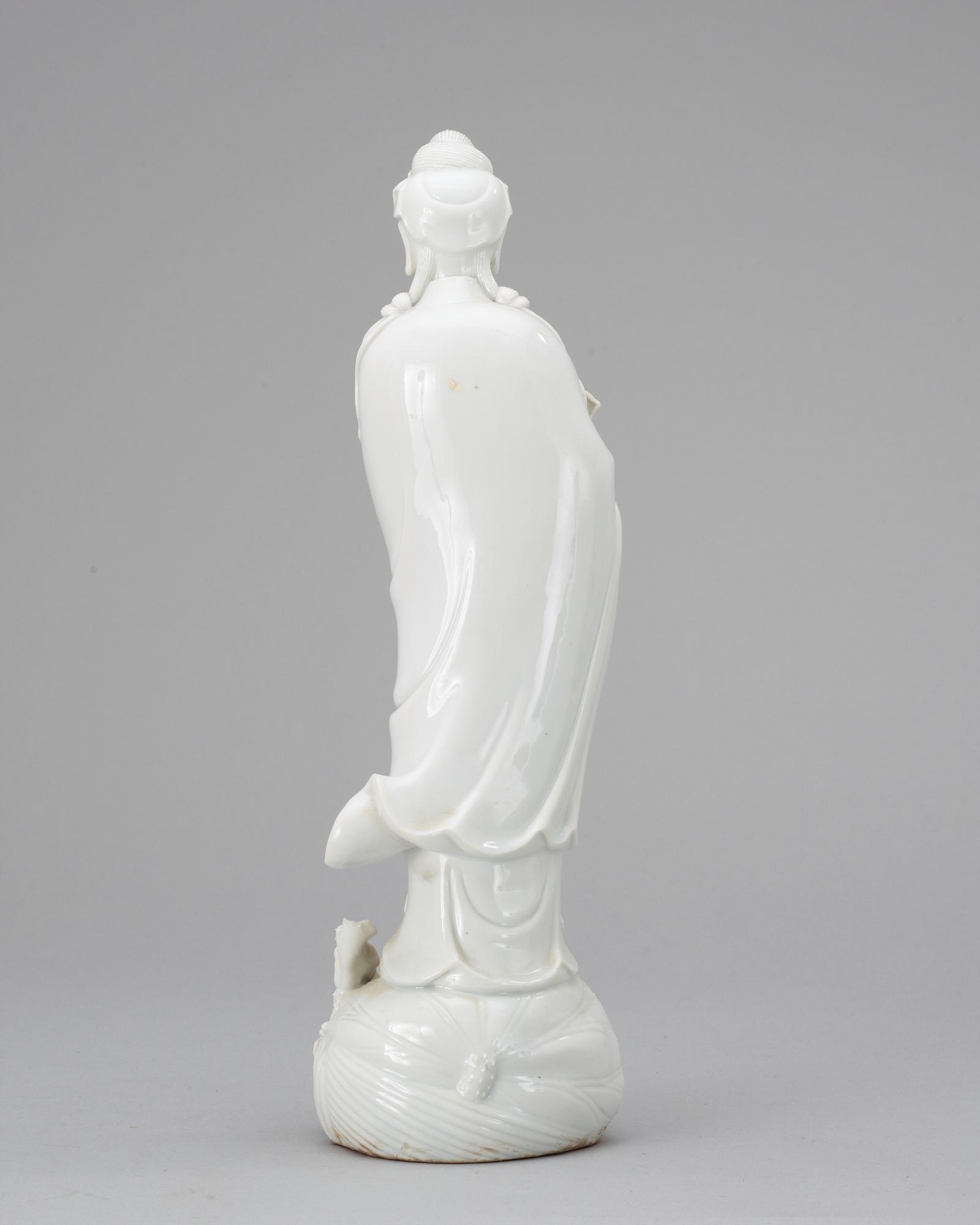 A blanc de chine figure of Guanyin, late Qing dynasty.