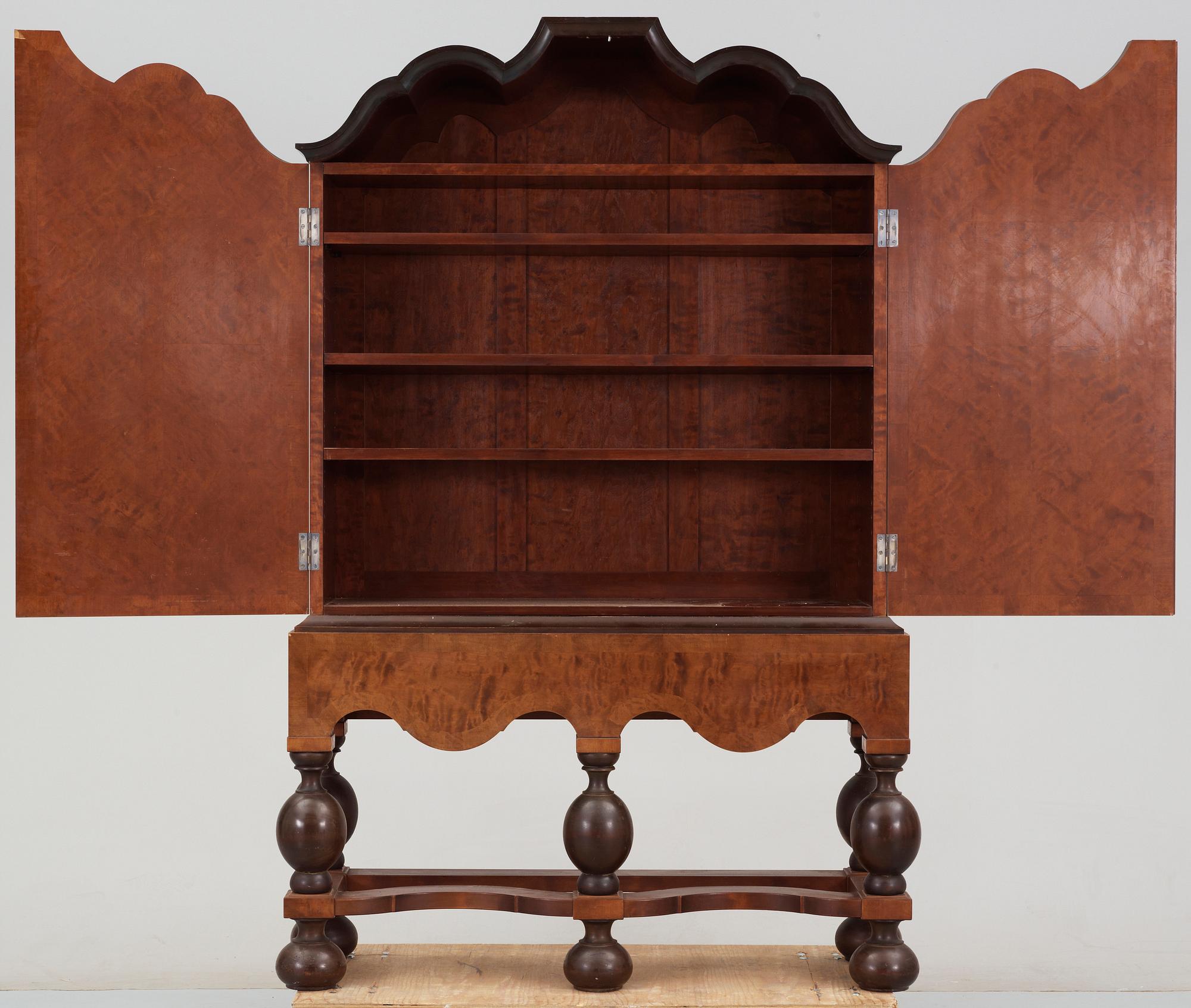 SKÅP, enligt uppgift Carl Malmsten, 1917 för NK.