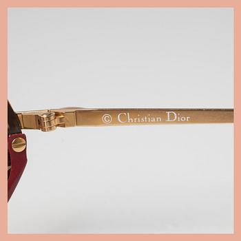 SOLGLASÖGON, Christian Dior.