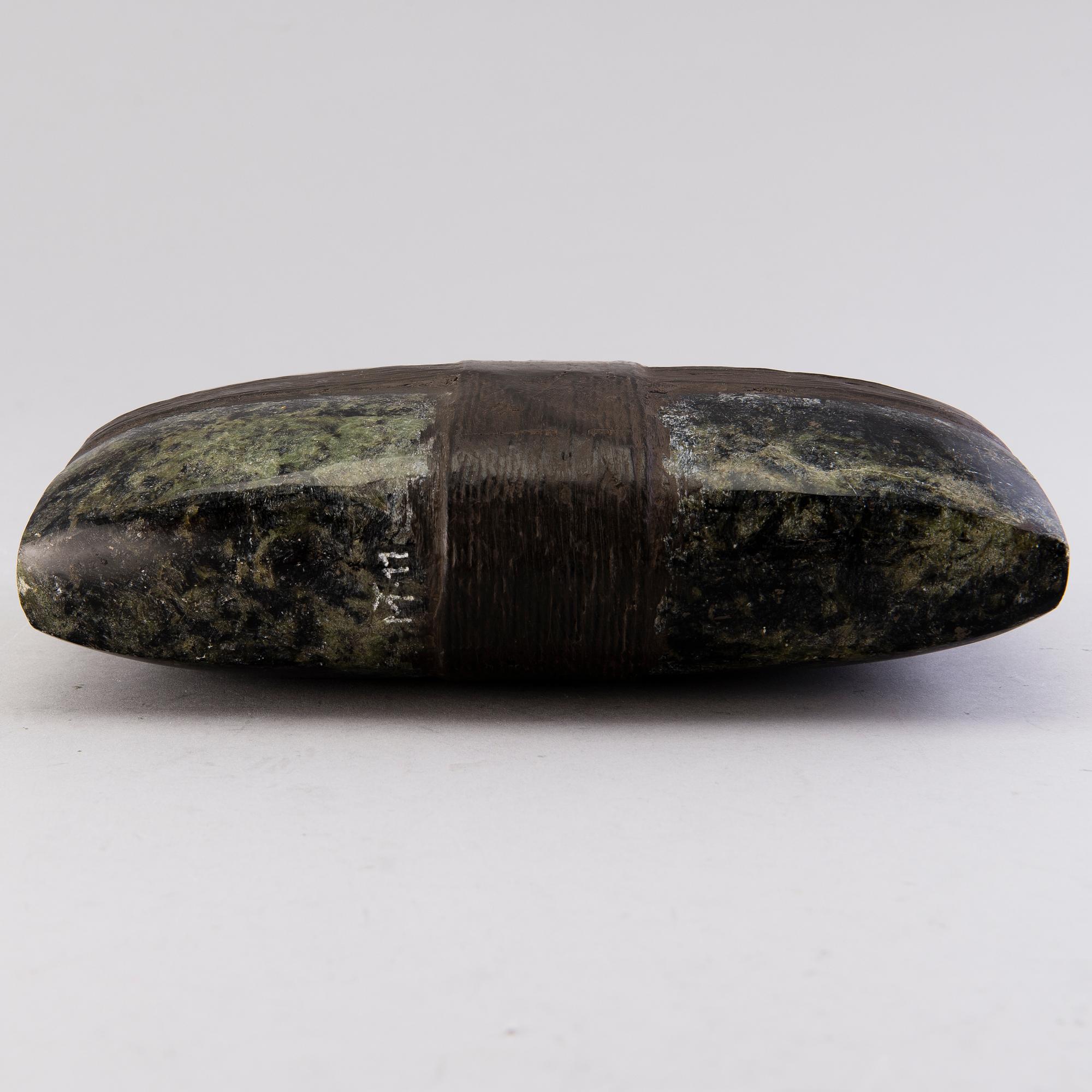 MINNA TUOMINEN, kiviveistos, signeerattu ja päivätty -11.