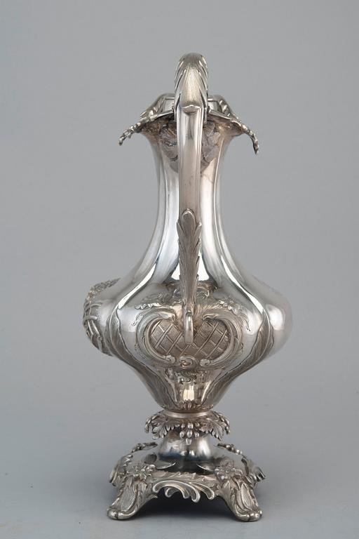 VINKANNA, sterling silver. J.E. Terry London 1840. Höjd 31 cm, vikt 1093 g.