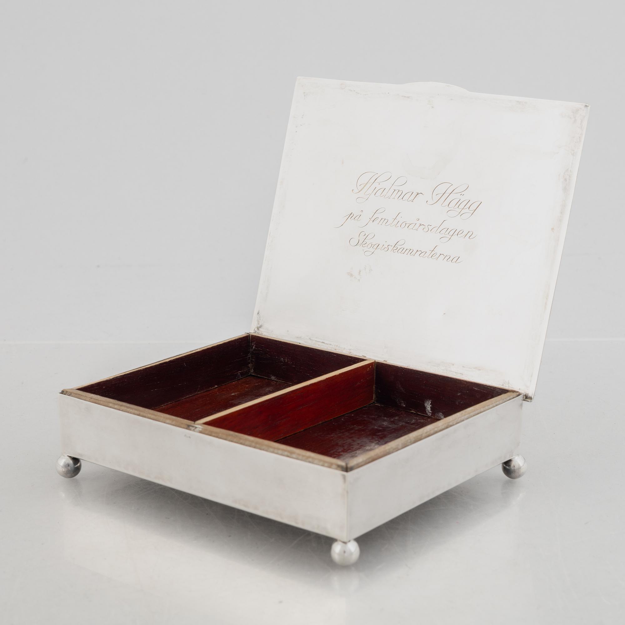Kortskrin, silver, svensk importstämpel, 1900-talets första hälft.