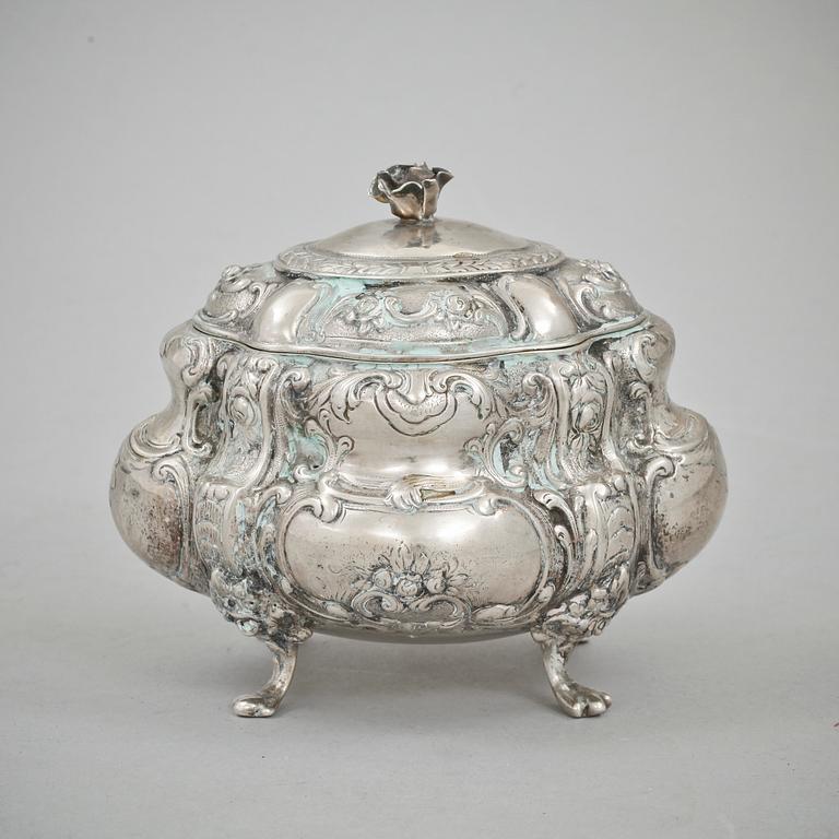 SOCKERSKRIN, silver, rokokostil, importstämplar, 1900-tal. 340gr.