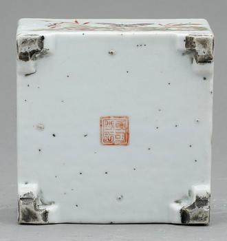 STÄLL. Porslin, Kina, 1800-tal.