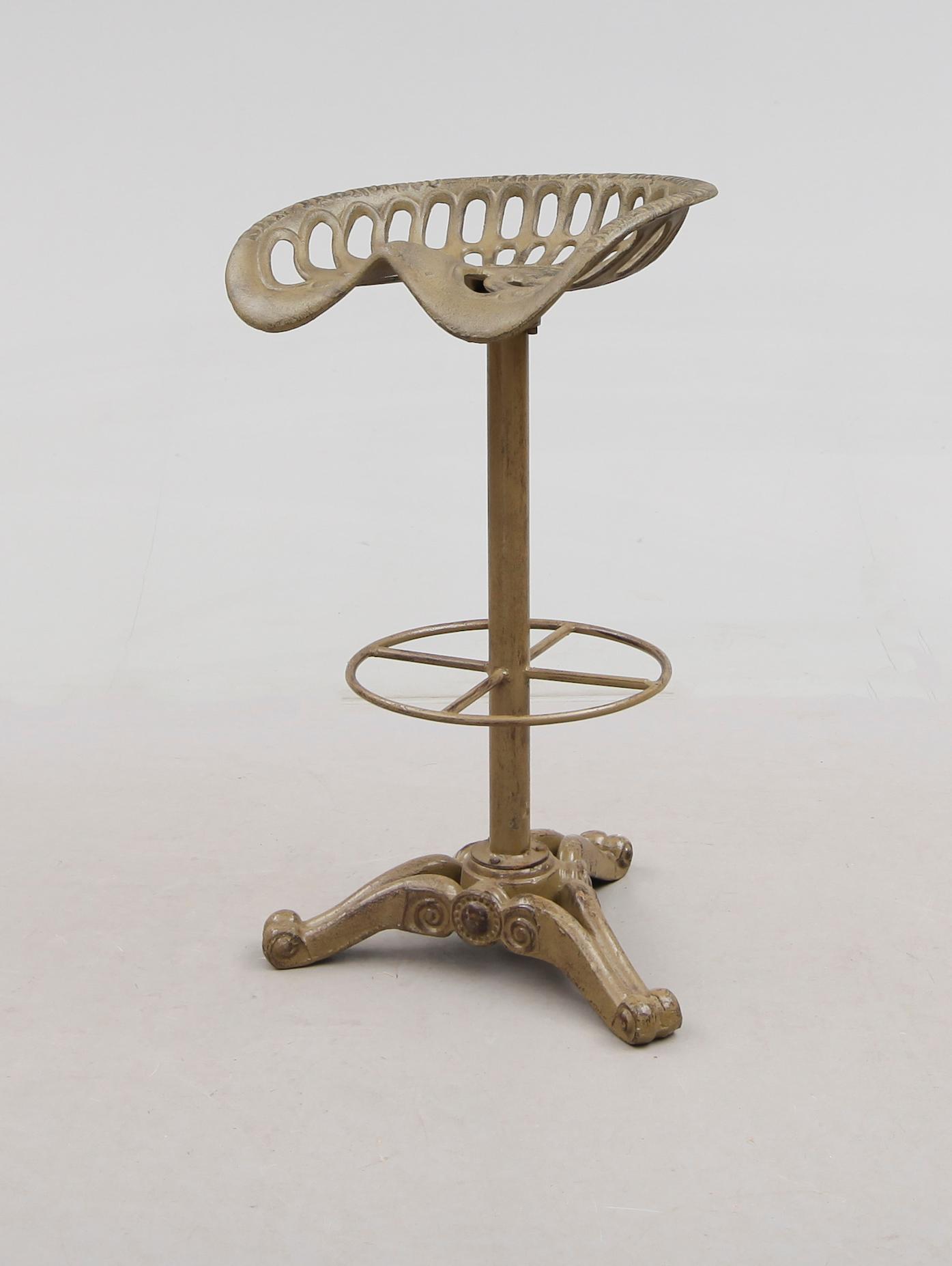 BARSTOL, gjutjärn, 1900-talets andra hälft.