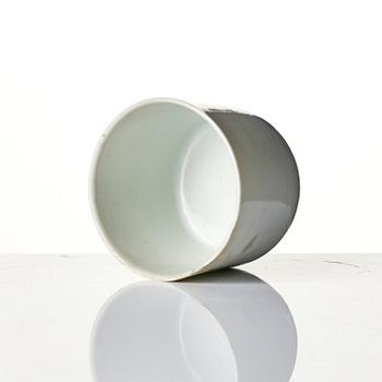 A set of five blue and white cups and a saucer, Qing dynasty, 19th century for the Vietnamese market.