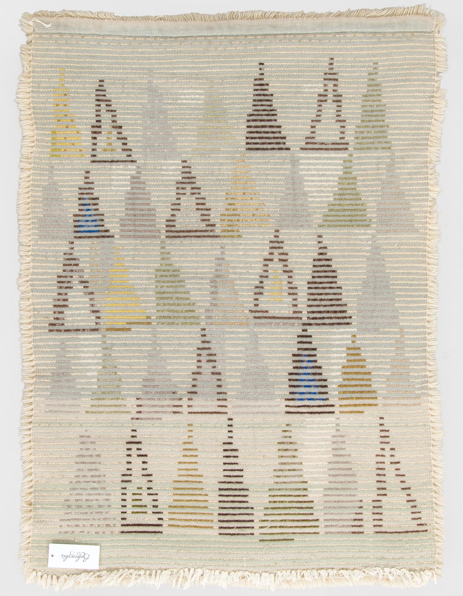 Maija Kolsi-Mäkelä, A Finnish long pile Ryijy Rug, for Helmi Vuorelma. Circa 120 x 90 cm.