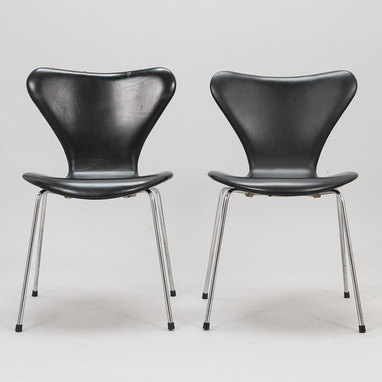 ARNE JACOBSEN, TUOLEJA, 2 kpl, "Sjuan", Friz Hansen, 1900-luvun loppupuoli.