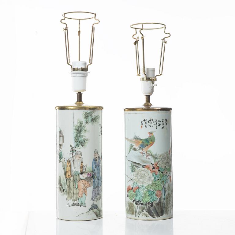 A pair of porcelain vases and a pair of table lamps, China, 20th Century.
