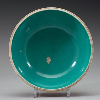 A large four clawed dragon box with cover, Qing dynasty with seal mark.