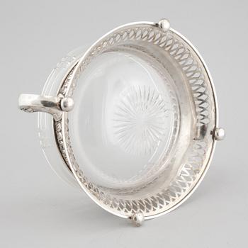 A silver and glass jardiniere, with both russian and swedish importmarks, aorund year 1900, weight 520 gram.
