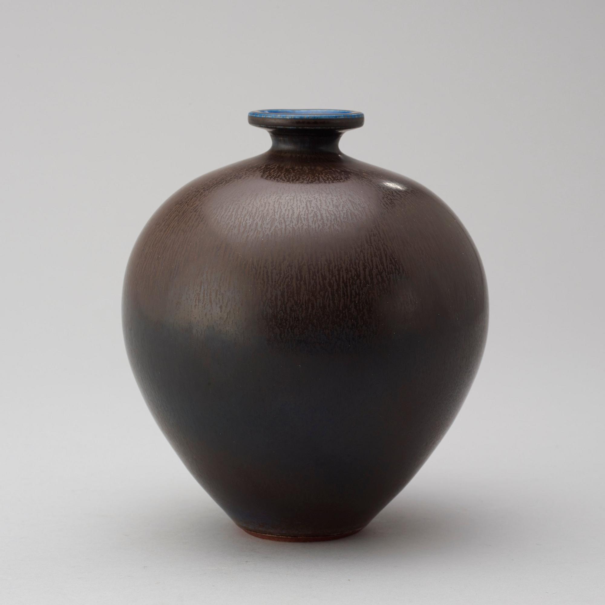 A Berndt Friberg stoneware vase, Gustavsberg Studio 1976.