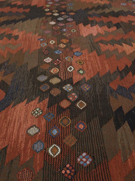 Barbro Nilsson, Matta, "Tånga brun original", gobelängteknik, ca 306,5-310 x 249,5-251,5 cm, signerad AB MMF BN.