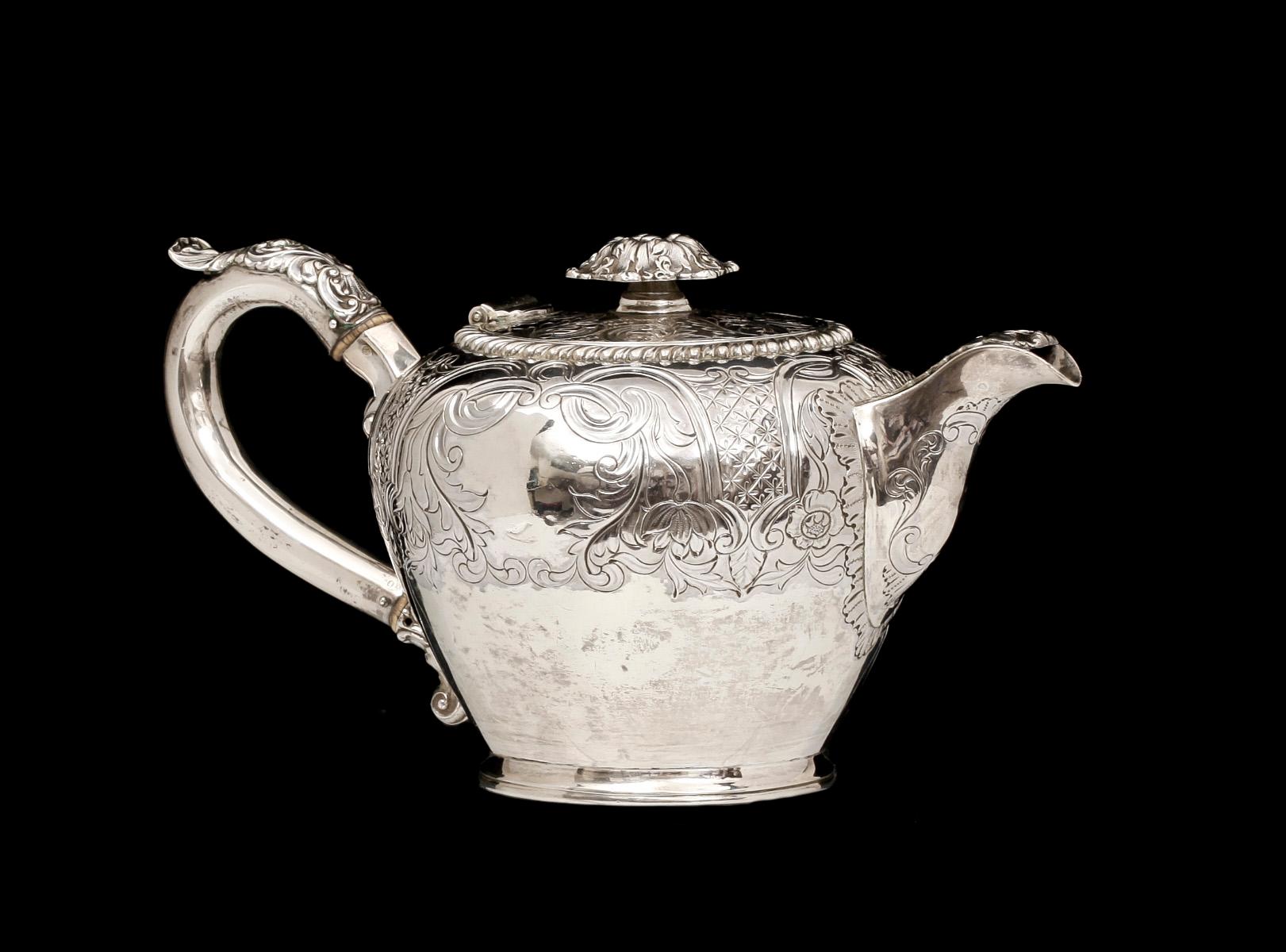 TEKANNOR, 3 st, silver, England, 1800-tal. C:a 1460 g.