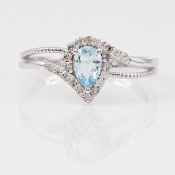 RING, 14K vitguld, diamanter tot ca 0.17 ct. och akvamarin tot ca 0.50 ct.
