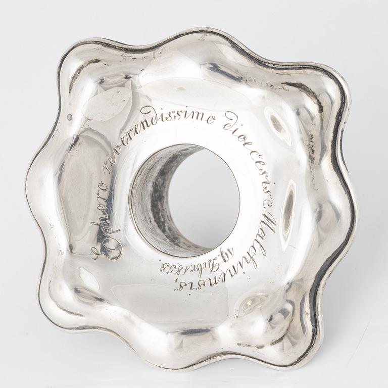Kandelabrar/ljusstakar, ett par, silver, barockstil, troligen Polen, daterade 1855.