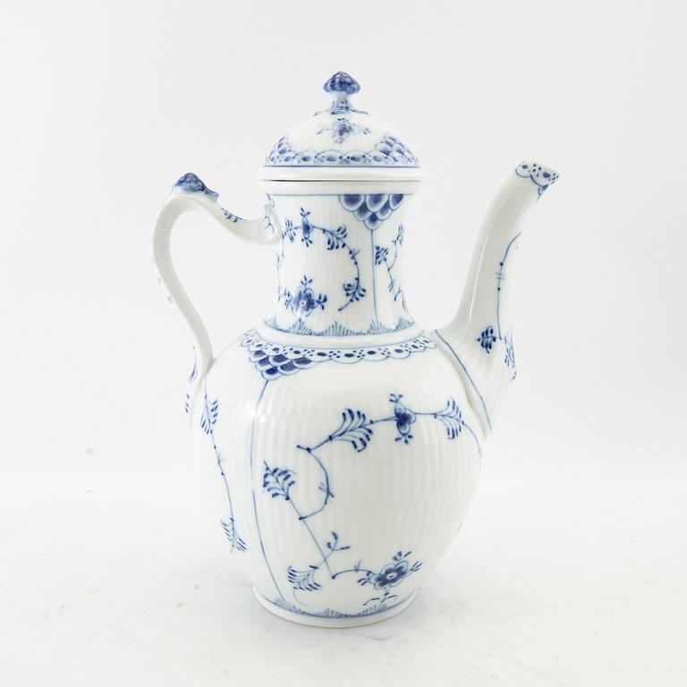 Royal Copenhagen, servis, 92 delar, "Musselmalet halvblonde" , Royal Copenhagen, Danmark.