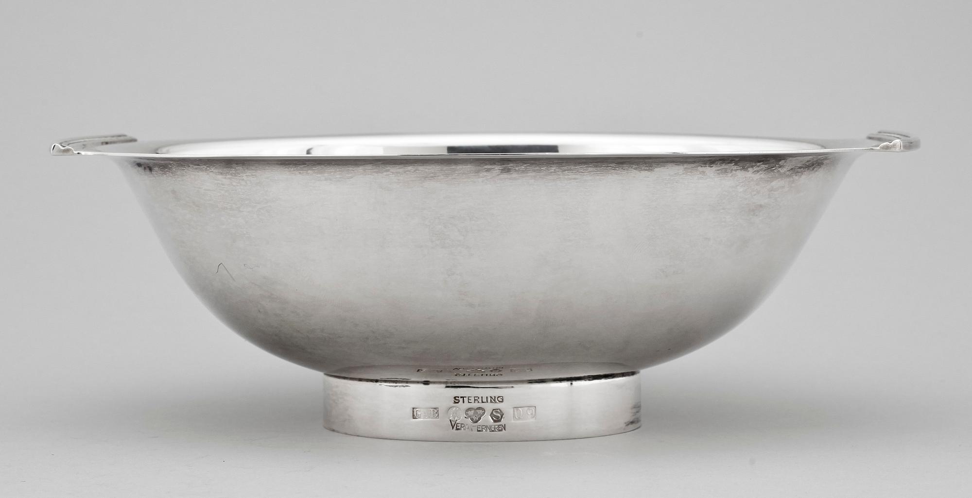 SKÅL, sterling silver, Vera Ferngren, GAB Stockholm 1964. Vikt 321 g.