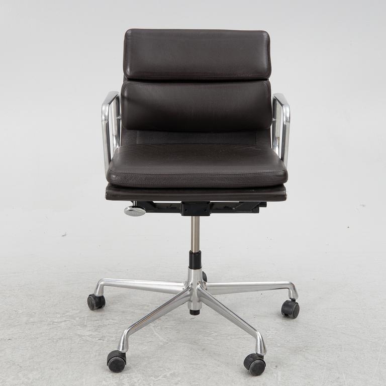 Charles & Ray Eames, office chair, "Soft Pad Chair EA217", Vitra.