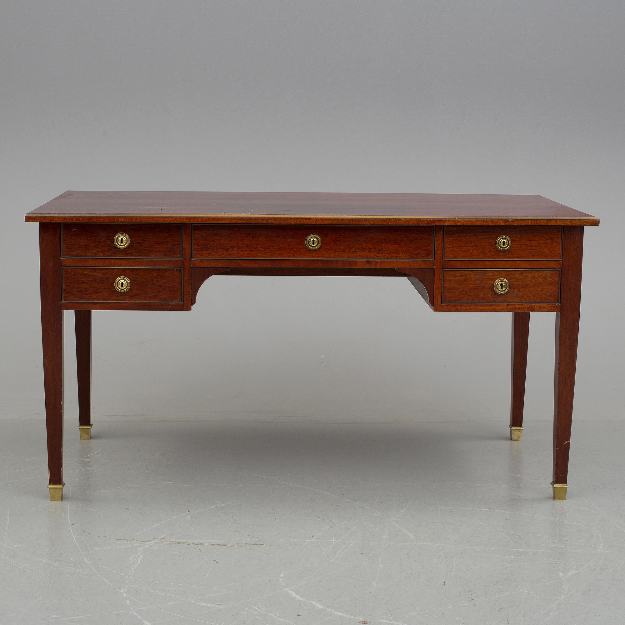 SKRIVBORD, sengustaviansk stil, 1900-talets andra hälft.
