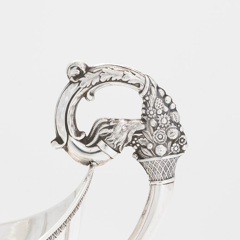 Kastikekannu, hopeaa, empire, Ranska  1819-38. Mestarinleima JGBA.