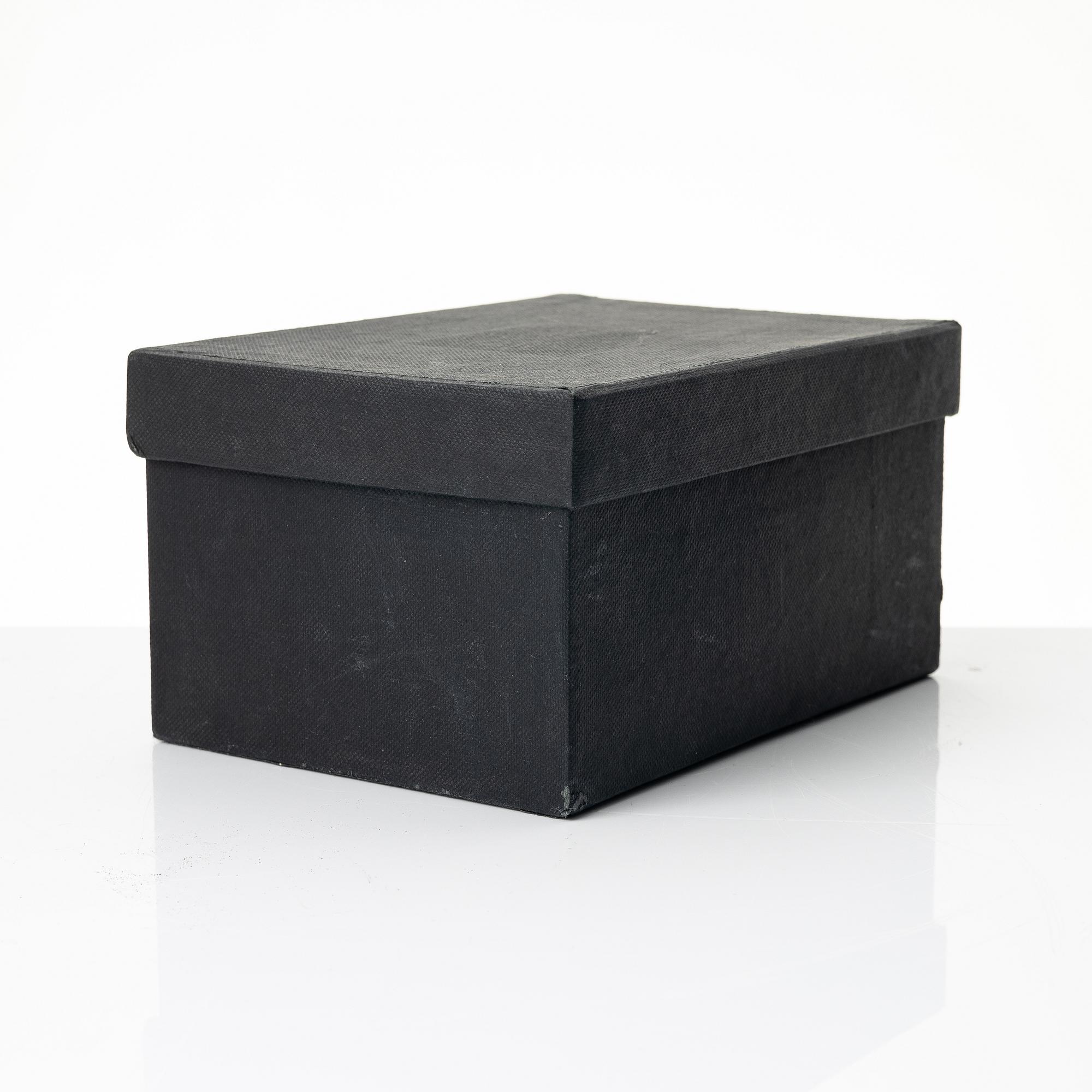 Wu Quan Xiang, A Chinese yixing teapot and a bowl with sieve and four cups, 1980s.