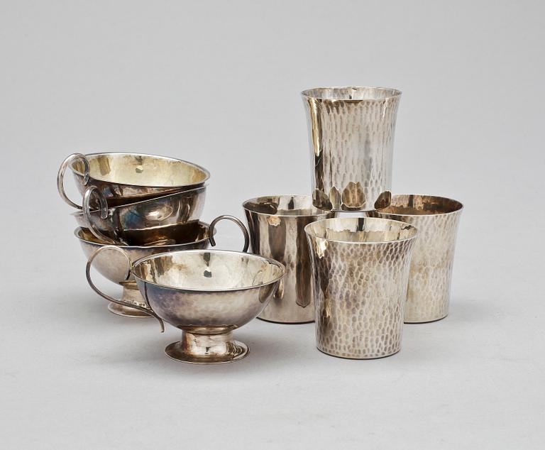 PUNCHMUGGAR samt SUPKOPPAR, silver, bla K G Malmströms Guldsmeds AB, Uppsala. 1969-1980. Totalvikt 311.